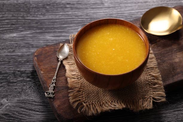 How can ghee be incorporated into a balanced diet for optimal health
